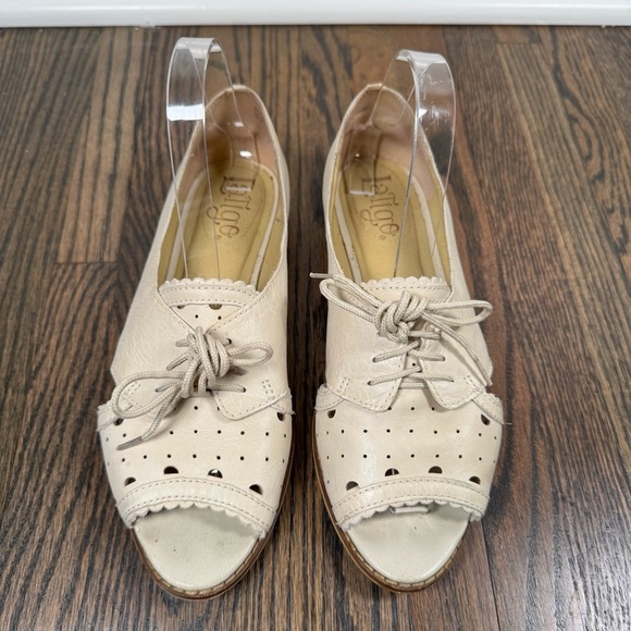Latigo Mikey Cream Leather Cutout Peep Toe Flats size 8 - Picture 2 of 8